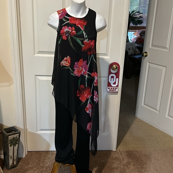 Venus Brilliant Poppy Jumpsuit. Size 2 - Picture 5 of 14